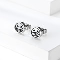 Miniatyrbilde 5 av 5: Cosplay-smykker Tilbehør Titanium Stål Stud Øredobber Til Menn Kvinner Karakter Ess Smil Gråt Ansikt Øredobb Mote Smykker Pair