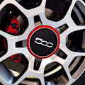 Pikkukuva 5 / 5: 4 kpl 133 mm:n keskiöhattu Fiat 500:n pyörän keskiöhattujen embleemitarra 68078419AC 68078421AC 51884863 Punainen BlackRed