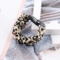 Pikkukuva 2 / 6: Fitbit Sense / Versa 3 -yhteensopiva ranneke, naisten leopardkuvioinen ranneke