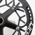 Miniatyrbild 3 av 5: Vikbar cykelkedjehjulsskydd 52T Cykelkedjehjulsskydd CNC 130BCD Skyddsplatta Vevarm Kedjehjulsskydd Svart