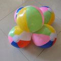 Miniatyrbillede 2 af 3: Tre 30 cm (12 tommer) oppustelige strandbolde, derefter oppuste