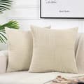 2 kpl samettia tyynyä 45*45cm Beige
