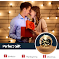 Miniatyrbild 5 av 5: 2-pack Displaybas i trä med LED-belysning och USB-strömbrytare för skrivbordsvisning av kristallkula, glas, harts
