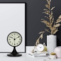 Miniatyrbilde 3 av 5: Metallisk ikke-tikkende analog alarmklokke, retro svart snooze-alarm C