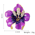Miniatyrbillede 4 af 5: (Hvid) Elegant Blomstformet Krystal Brosche