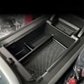 Miniatyrbild 3 av 5: Center Console Organizer för H3 2024 Förvaringsbox Armstöd Tillbehör Fack
