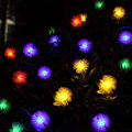 Miniatyrbilde 4 av 4: LED Hårete Ball String Lys Hage Hagedekorasjon Julaften Utendørs Vanntett Snøklode Lys (3M30LED, farge, USB