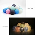 Miniatyrbilde 4 av 5: Hvit LED Lysende Krans Juler - Stjernelys Krans - For Bryllup, Fest, Juler Dekorasjon - 3.1 m - 20 Bomullsballer (Tiffany, Batterier