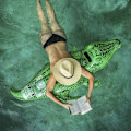 Miniatyrbild 5 av 5: Uppblåsbar flytande krokodil, uppblåsbar krokodilpool, krokodil uppblåsbar boj, stor krokodil ridboj, leksak uppblåsbar krokodil, flytande