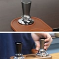 Miniatyrbillede 5 af 5: Kalibreret Tryktamper til Kaffe og Espresso - 304 Rustfrit Stål med 51 mm Fjeder