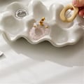 Miniatyrbillede 5 af 5: Æggebakke Ring Halskæde Øreringe Opbevaring Display Stativ Værdi Keramik Ornamenter Lægning Gode Ting Hvid Gitter