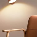 Miniatyrbillede 4 af 5: Træ Læselampe 3 Lysstyrkeniveauer Genopladelig 360° Roterende Kugle Touch Control Justerbar Sengelampe Brun