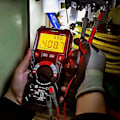 Miniatyrbild 2 av 5: 6000 Räkningar TRMS Digital Auto Ranging Multimeter (LED-terminalguide), Professionell Elektrisk Testare, Temperaturkapacitansmätare AC DC Spänning/C