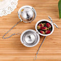 Miniatyrbillede 4 af 5: 2 stk. Teinfuser, Teefilter Fint Hul Rustfrit Stål Teinfuser Te Si, med Drypbakke, Kæde Hængsel, til Te Krydderier Sæsoning