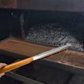 Miniatyrbillede 4 af 5: Pizzaovnsbørste, Kobbertråds Pizza Sten Rengøringsbørste med Skraber, Udendørs Pizzaovns Tilbehør