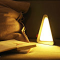 Miniatyrbillede 4 af 5: Gravity Sensor Flip Lampe, Kreative Tre-Vinklede Bordslamper, USB-Opladning, Nattelys, Sengeborde, Varm Lys