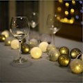 Miniatyrbilde 1 av 5: Lysende Krans Hvit LED Juler - Stjernelys Krans - For Bryllup, Fest, Juler Dekorasjon - 3.1 m - 20 Bomullsballer (Tiffany, Batterier