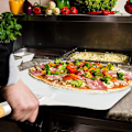 Miniatyrbilde 2 av 5: Pizzapade i aluminium med stor overflate og trehåndtak - Praktisk, enkel å oppbevare og ideell for griller og ovner - Mål: 66 x 12\"