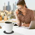 Miniatyrbillede 2 af 5: Premium Læder Underkopper med Holder Sæt af 6 Underkopper Forretningsunderkopper til Bar, Kontor, Hjem, Marmor (Sort)-DENUOTOP