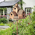 Miniatyrbillede 3 af 5: Fuglehus til haven med pæl Metal fuglefoderautomater Havepæle Fuglehuse til baghaven Terrasse Udendørs stil D