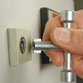 Miniatyrbilde 5 av 5: 2 stk. Trekantnøkkel, 2 stk. Sokkel 4-veis Rørleggerverktøy Legering Kvadrat Trekant Kryssverktøy for Service Gassnøkkel Elektrisk Løft Nød L