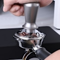 Miniatyrbillede 4 af 5: Konstant tryk kaffemåler 51MM Espresso Distributor Styrke Rustfrit stål Pulver Hammer Kaffe Værktøjer