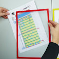 Miniatyrbilde 4 av 5: Magnetisk dokumentdisplaylomme i A3-format med fleksibel rød ramme