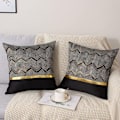 Miniatyrbillede 2 af 5: Sæt med 2 Dekorative Pudebetræk i Sort og Guld Læder 45 x 45 cm Stribet Jacquard Patchwork Design -
