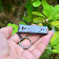 Miniatyrbilde 4 av 5: 2-pakke 150 dB Nødhjelpsfløyte i rustfritt stål med nøkkelring for fjelloverlevelse, fysisk utdanning i nødstilfeller, camping, fiske, fotturer, jakt