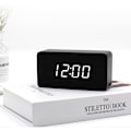 Miniatyrbild 1 av 2: Digital väckarklocka i trä med justerbar ljusstyrka, röststyrning, LED-klocka, rektangulär display, tid, temperatur, heminredning - Fei Yu