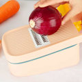 Miniatyrbilde 4 av 5: Multifunksjonell Grønnsakskutter – 4 Knivsett – Ergonomisk & Sikker Håndtak – Stor Lagringskapasitet – Matkvalitets Plastmateriale – Rustfritt Stål B