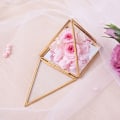 Miniatyrbild 5 av 5: Gyllene geometrisk dekorativ glaslåda pyramid ringhållare för bröllopsårsdagspresent S