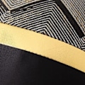 Miniatyrbillede 4 af 5: Sæt med 2 Dekorative Pudebetræk i Sort og Guld Læder 45 x 45 cm Stribet Jacquard Patchwork Design -