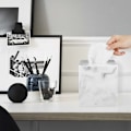 Miniatyrbild 3 av 5: Vevnadsask, Hartsvävnadsdispenser, Modern Kubisk med Nedre Blixtlås Panel för Bord, Sovrum, Sminkbord, Badrum - Vit Marmor