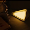 Miniatyrbillede 3 af 5: Gravity Sensor Flip Lampe, Kreative Tre-Vinklede Bordslamper, USB-Opladning, Nattelys, Sengeborde, Varm Lys