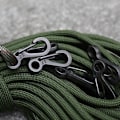 Miniatyrbild 3 av 5: 10 st/förpackning Mini SF Fjäder Ryggsäckslås Klättring Karabiner EDC Nyckelring Camping Flask Krokar Paracord Överlevnadsutrustning - Svart