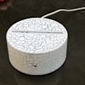 Miniatyrbillede 2 af 5: LED Lampegrund 2-vejs Strømforsyning 3D Illusion Natlys Holder, 7 Farve Skiftende Berøringskontakt Udskiftningsbase Display Stativ til - Hvid Sving