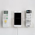 Miniatyrbilde 2 av 5: Akrylveggmontert mobiltelefonholder med fjernkontroll - 3 rom