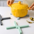 Miniatyrbilde 4 av 5: Foldbar Silikon Trivet Silikon Trivet Matte Gryteunderlag Varmebestandig Sklisikker Holdbar for Kjøkken Gryte Retter Tallerkener (Blå, 3stk)-