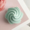 Miniatyrbillede 1 af 5: Roterende Kegle Lysform Bølge Stribet Aromaterapi Lys Silikonform DIY Buet Kolonne Gips Harpiksforme (L)