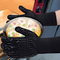 Pikkukuva 5 / 5: Kuumuutta kestävät grillihanskat 1 pari SiliCone-uuninhanskat liukumattomat jopa 800 °C:seen asti Universaalit hanskat grilliin, uuniin, keittiöön ja takkaan - musta-