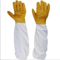 Pikkukuva 1 / 6: Yhdistä Mehiläishoitaja Mehiläishoito Mehiläishoitokäsineet Vuohennahkaa ja tuuletusaukkoa White one size