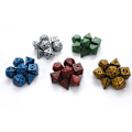 Pikkukuva 4 / 5: Monitahoinen 7-sauvainen veistetty kuviollinen set D4 D6 D8 D10 D% D12 D2 Red 7Pcs