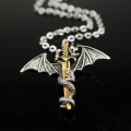 Miniatyrbild 5 av 5: Rostfritt stål lysande fluga drake svärd hängande kedja halsband Golden B