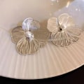 Miniatyrbilde 5 av 7: Store blomst perle øredobber for kvinner Mote smykker Accessori onesize