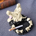 Miniatyrbillede 3 af 8: Halloween Dødningehoved Askebæger Multipurpose Resin Håndværk Personlig Skrivebordsdekoration til Hjem, Stue Kontor Dekoration Style Two