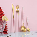 Miniatyrbillede 3 af 7: 16-delt bestiksæt i guld og roséguld rustfrit stål til 4 personer Rose gold