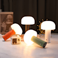 Miniatyrbild 4 av 5: Kreativ USB-laddning och dubbla användningsområden skrivbordslampa svamp dekorativ skrivbordslampa laddningsnattlampa Green model
