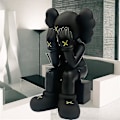 Pikkukuva 4 / 4: Kaws-sarjakuvahahmojen taidelelut, koriste-esineet kotiin, lahjat lapsille