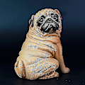 Miniatyrbillede 2 af 5: Realistisk Genanvendelig Plast Kunstig Mops Hund Model Statue Sød Til Hjemmet Kontor Dekoration Samleobjekt